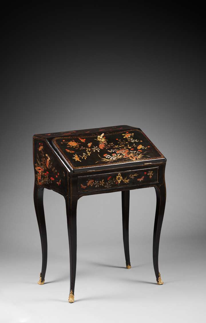 A rare Louis XV vernis martin Bureau de pente